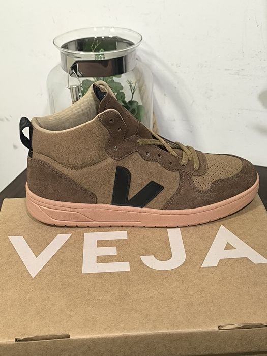 Veja V-15 Suede 43