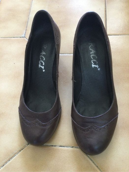 Sapatos com cunha, T36, em pele