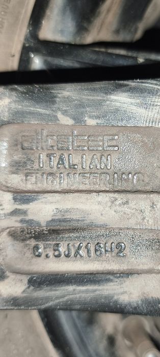 Opony zimowe Nokian 16 cali z felgami