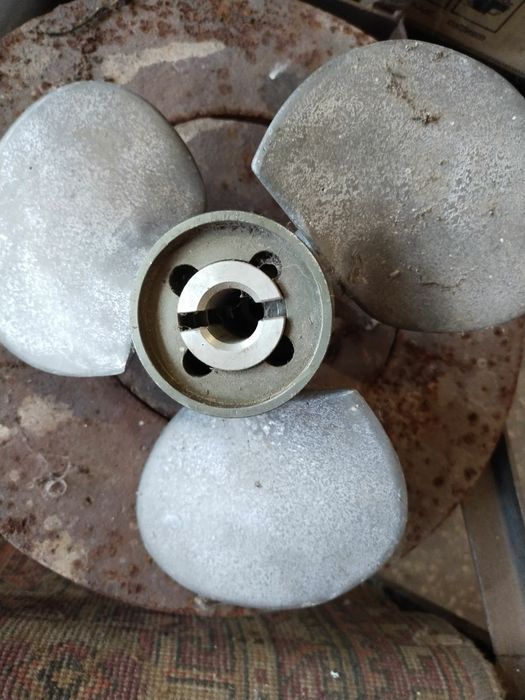 Продам  гвинт на лодку.