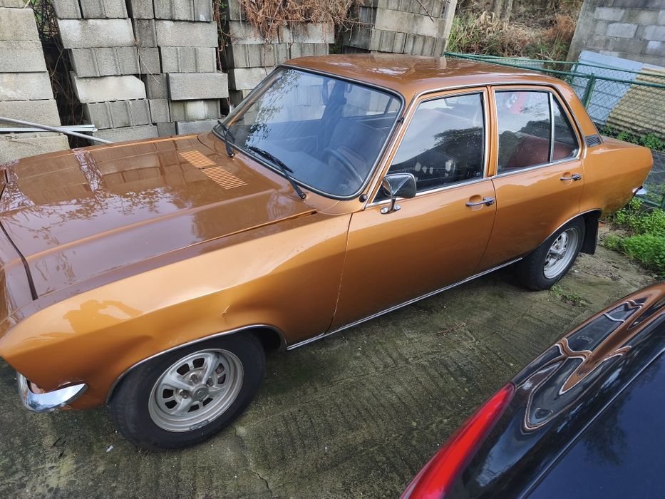 Opel Ascona acidentado