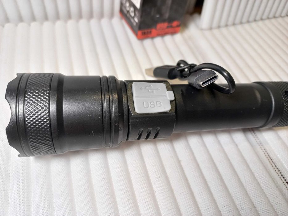 Latarka LED z akumulatorem