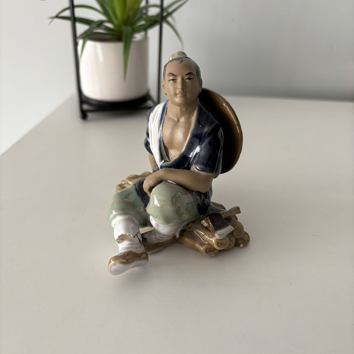 Figurka Mnicha Chińskiego siedzącego sygnowana retro lata 60-te