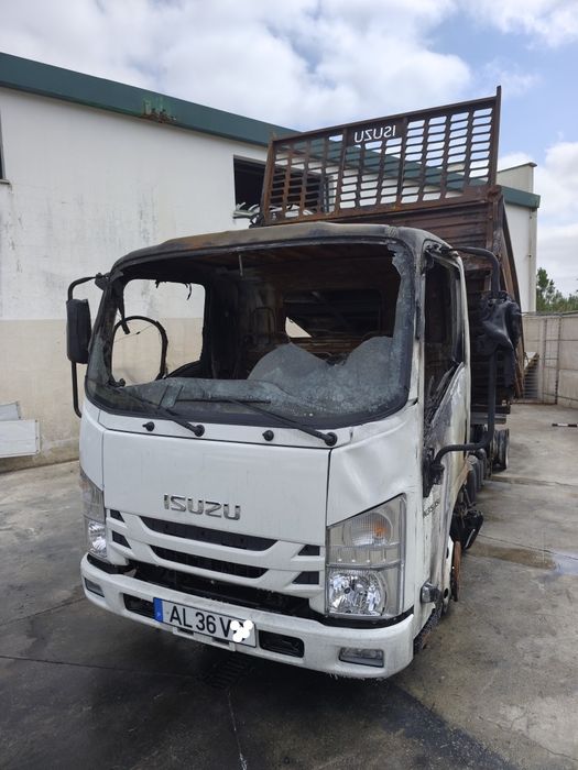 Isuzu N1R tribasculante de 2021