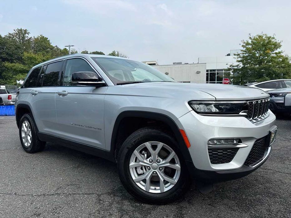 Jeep Grand Cherokee      2023