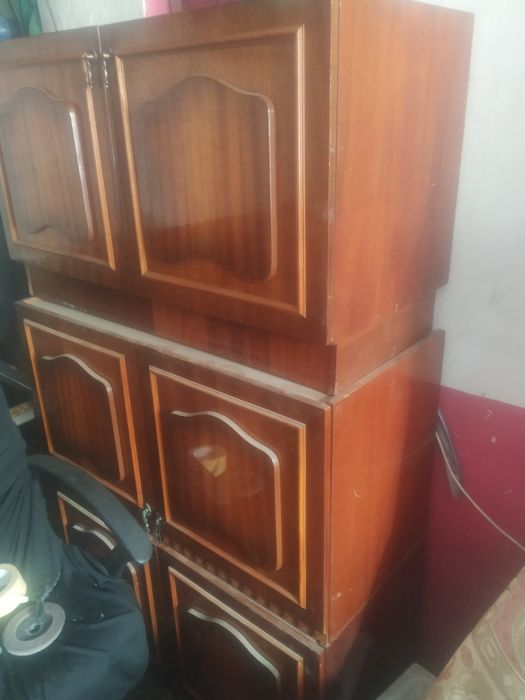 Шкаф и тумбы недорого.