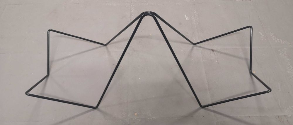 Porta Revistas/Livros LAKO de Studio Macura