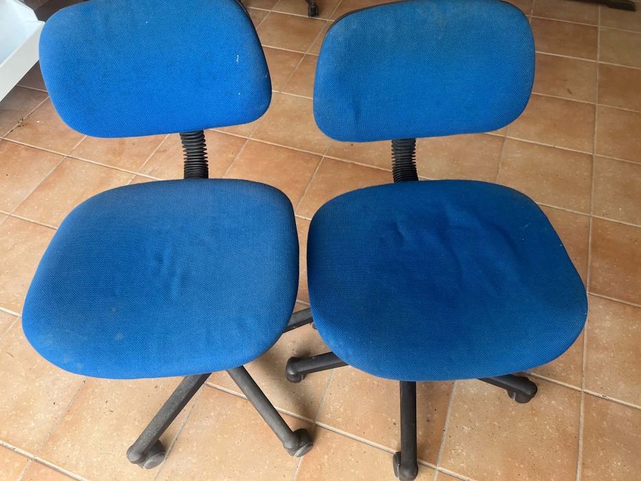 2 cadeiras de escritório usadas mas em bom estado não faço envio venha buscar contactar 933311203