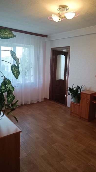 Продам квартиру  на масиві Леваневського (П-т Незалежності)