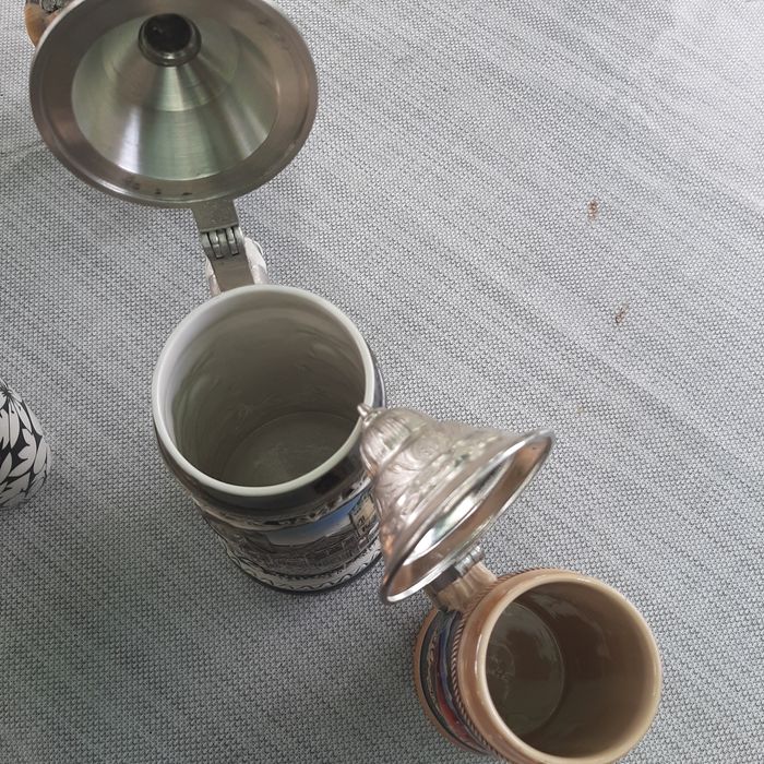 Dwa ceramiczne kufle do piwa