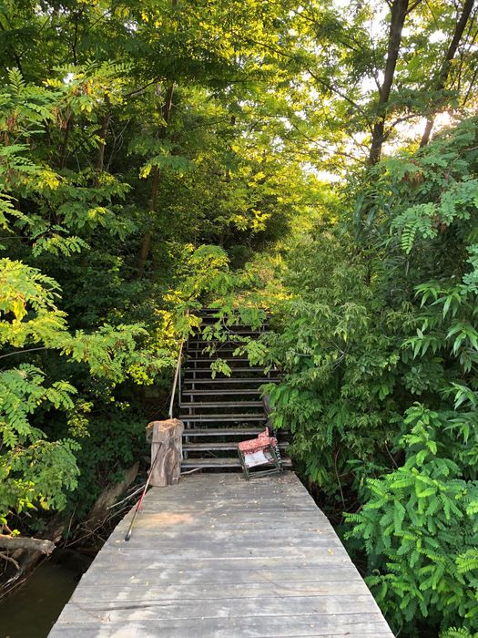с. Макарівка Двоповерховий будинок на першій лінії р. Дністер.