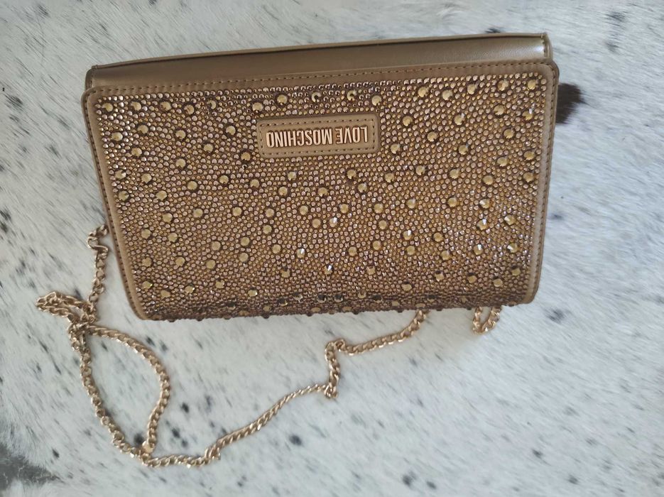 Vendo carteira tipo pochete, Love Moschino, dourada com brilhantes.