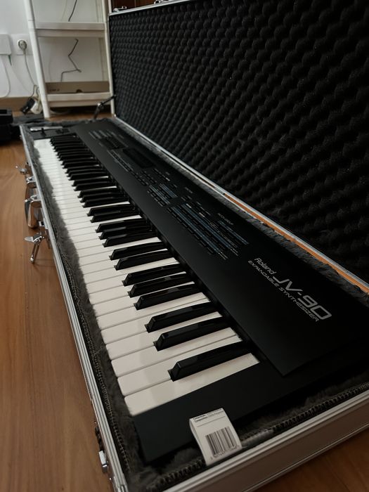 Roland JV 90 com estojo e pedal .. impecavel