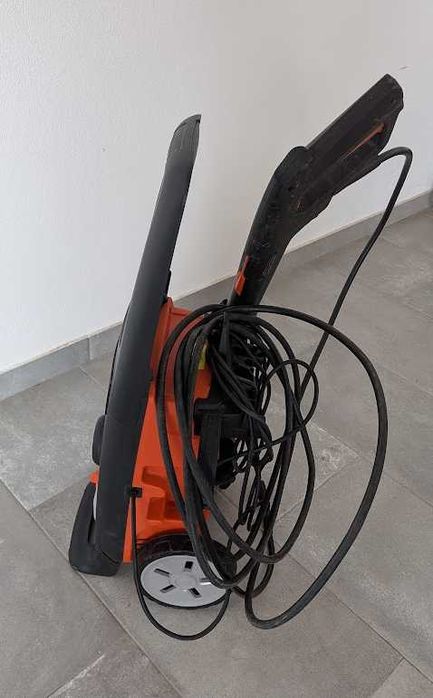 Máquina de lavar de alta pressão Black Decker com limpador de pátio (Em Óbidos)