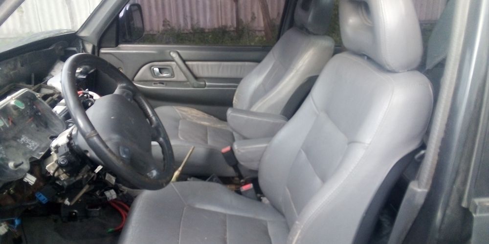 Розборка шрот.  мітсубісі  паджеро 2 шкіряний кожаний  салон pajero 2