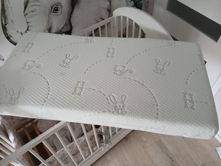 Łóżeczko dziecięce Klupś 120×60 , materac Hilding