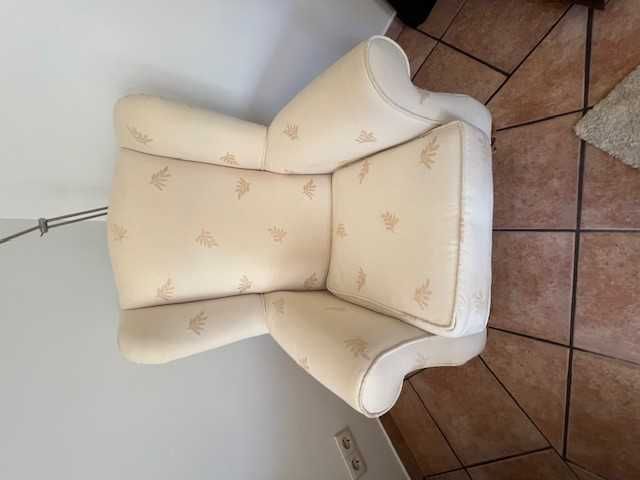 Sofá individual em bom estado