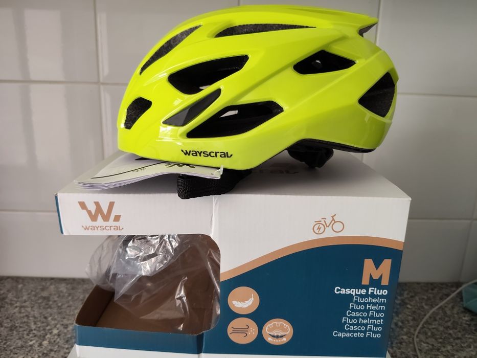 Capacete de Ciclismo / Bicicleta Wayscral Amarelo Fluo (Tamanho M / 53-58cm) - Novo em Caixa