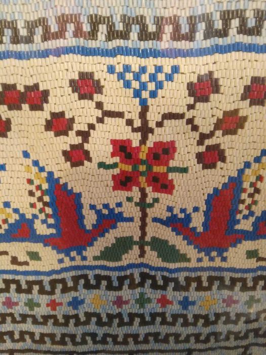 Картина сплетена бiсером.