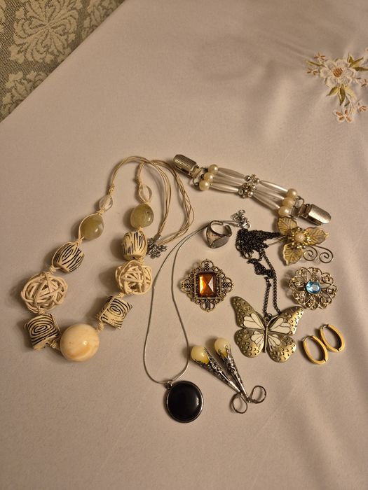 Біжутерія,прикраси одним лотом