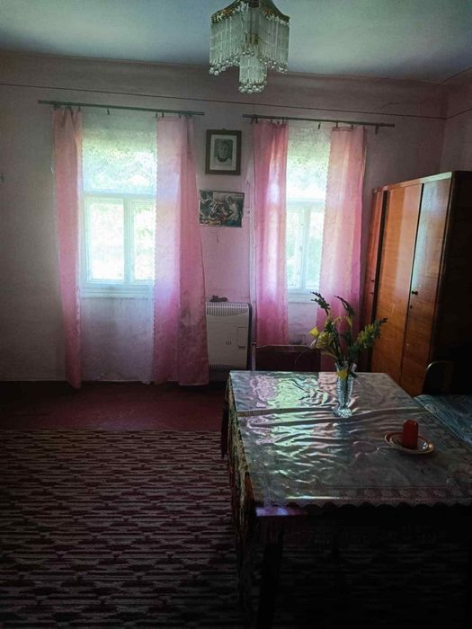 Продам дерев'яний будинок у с. Попелі.