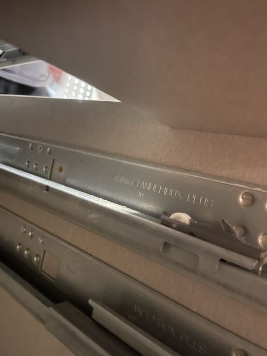 Uwaga!!!Biurko z szufladą blum