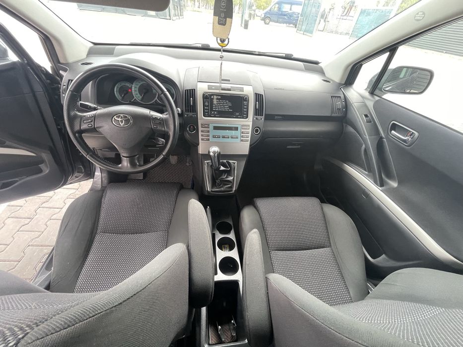 Toyota Corolla Verso 2.2 дизель 6КПП