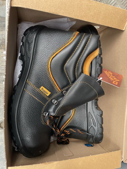 Buty robocze protektor r.44 cena podana  za 3 pary