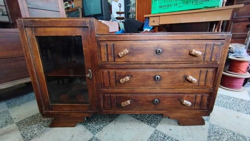 toucador antigo reciclado em móvel garrafeira/TV