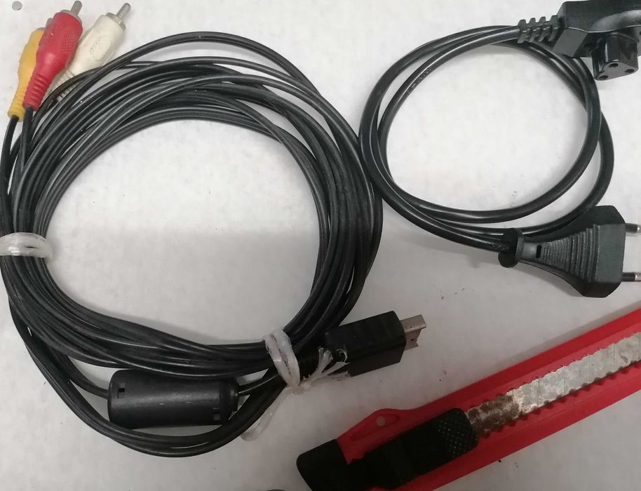 Cabos , fichas e outros, todo o lote por 5€