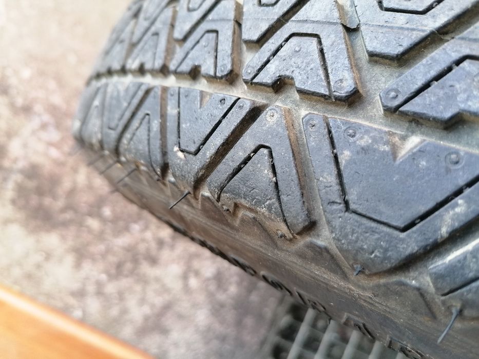 Pneu suplente Continental T 125 /90 /R 15