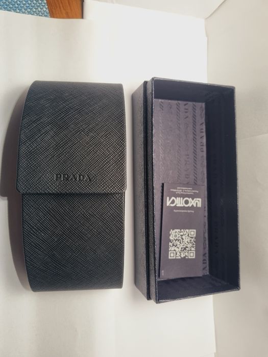 Солнцезащитные очки Prada