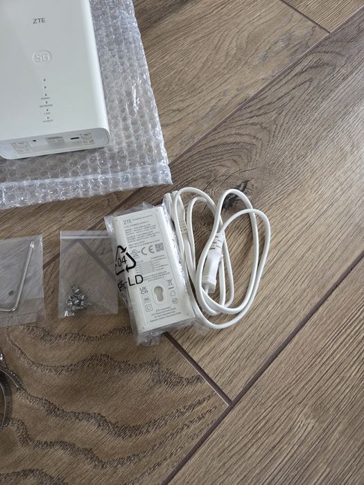 Zte MC889 LTE 5G Router + adapter