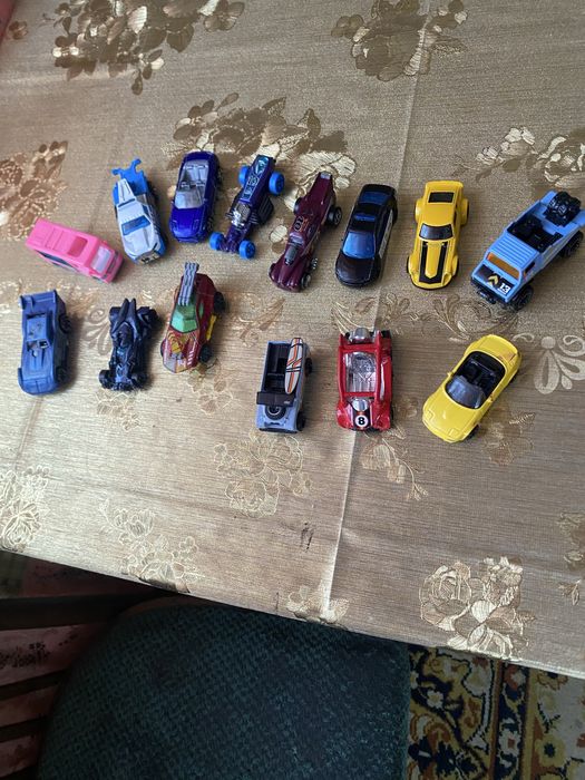 Машинки Hot wheels та інші ціна за всі 24шт  450грн