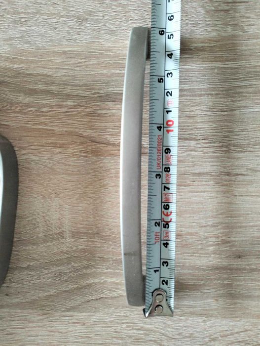 Uchytwy do mebli/stopki pod meble