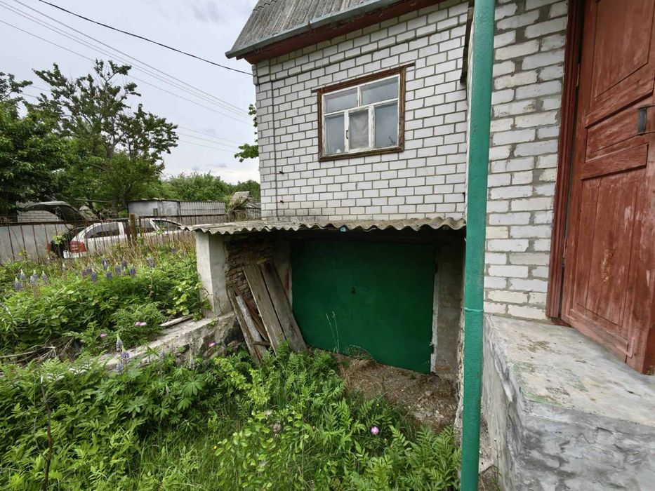 Продаж дачі з білої цегли