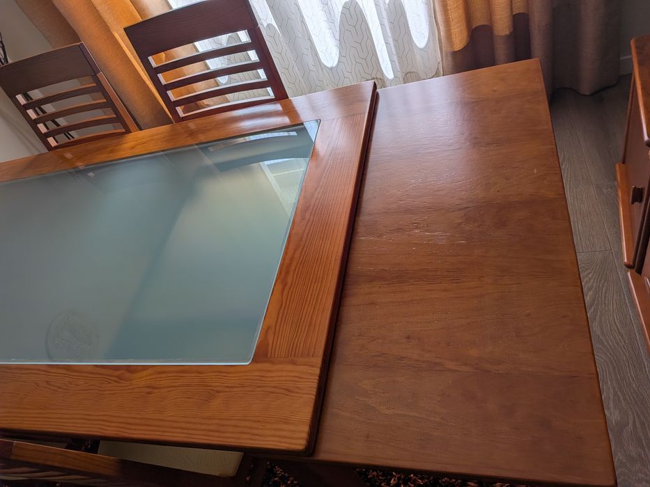 Mesa de jantar com 4 cadeiras