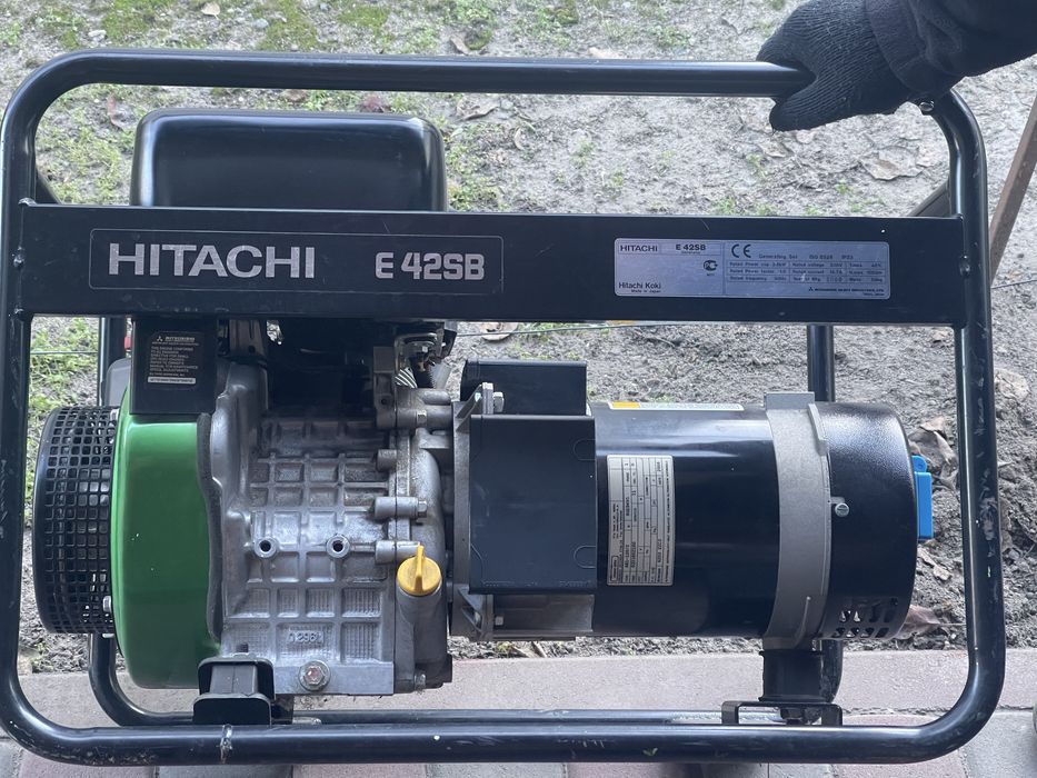 Бензиновий генератор  Hitachi E42SB