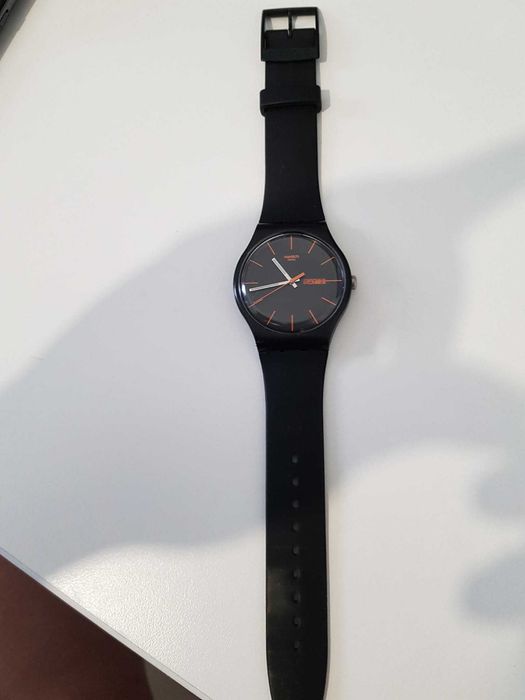Swatch zegarek czarny z pomarańczowymi wskazówkami
