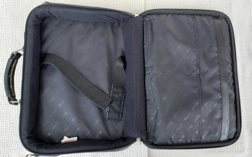Targus Laptop Bag (Leather) – Used64575372685825123