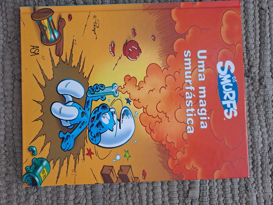 Smurfs - Uma magia smurfástica - Livro Infantil