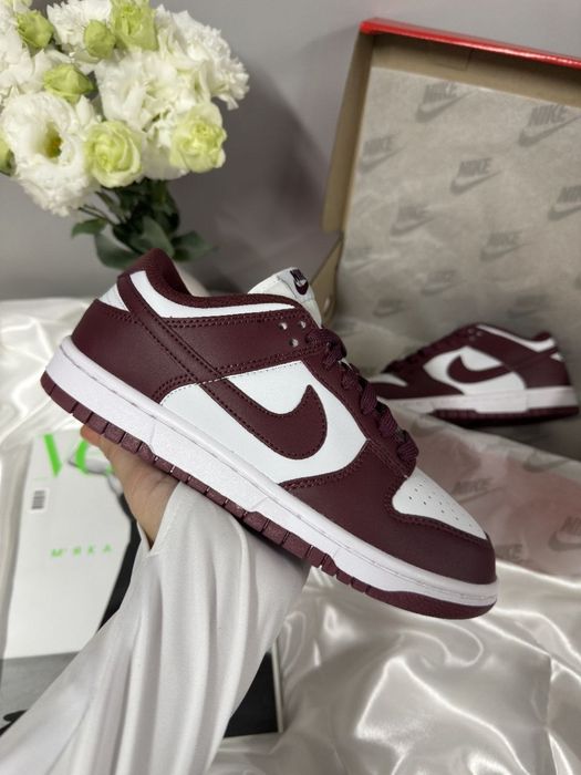 Стильні кросівки Nike Dunk Low Bordo White