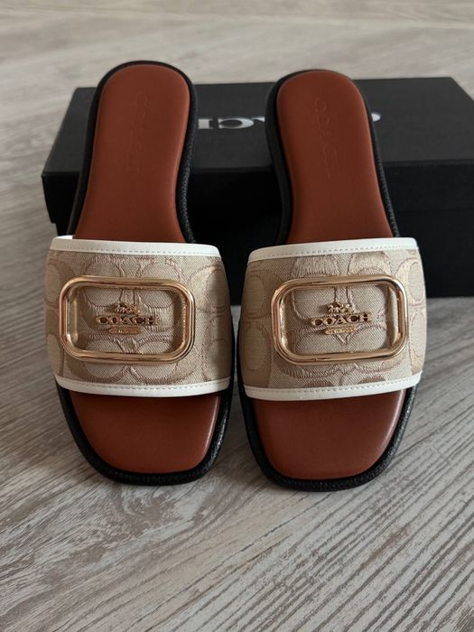 Шльопанці Coach в наявності 38 розмір