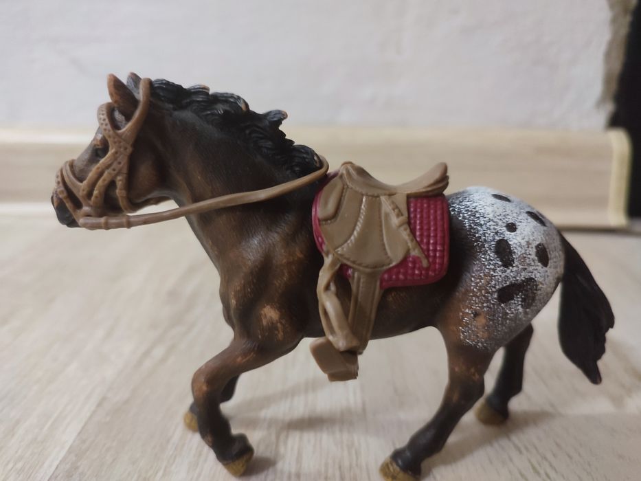 Koń Schleich z jeźdźcem z roku 2012