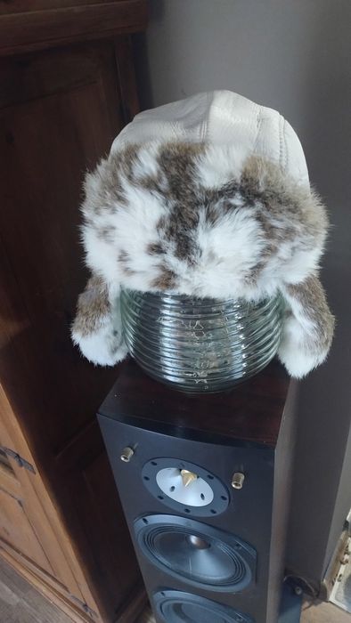 Piękna czapka zimowa papacha biała futerkowa