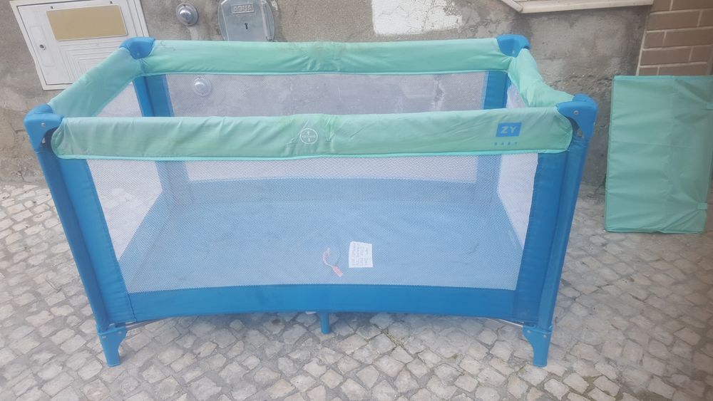 Cama  de viagem  flexível  para  crianças