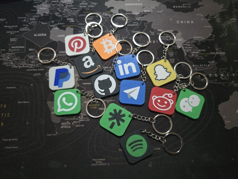 Breloki NFC – programowanie, logo firmy, custom projekty