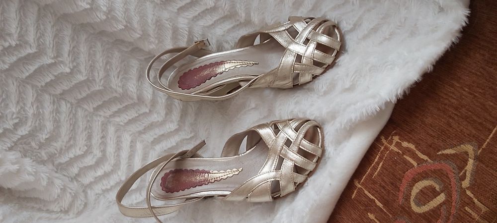 Sandalki z paseczkami