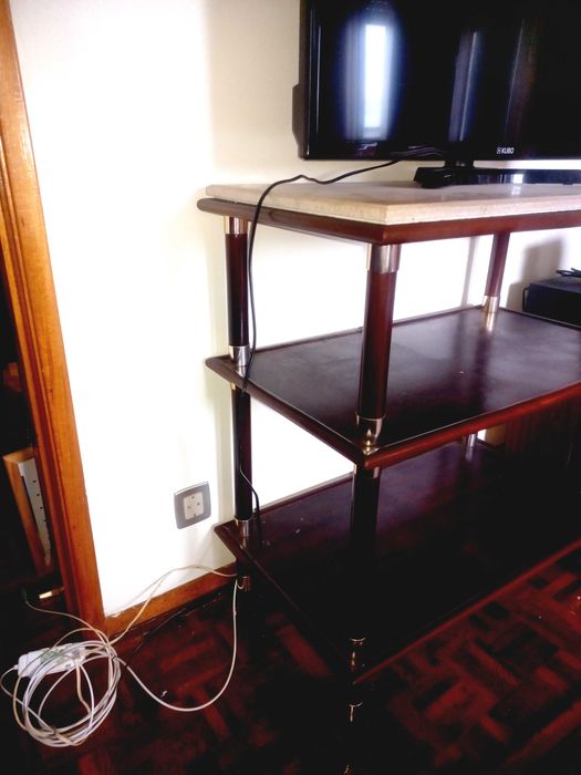 Movél tampo de pedra, com rodas, para Televisão, etc