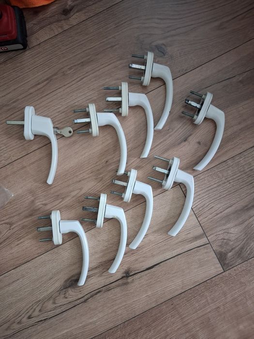 Zestaw klamek do okien